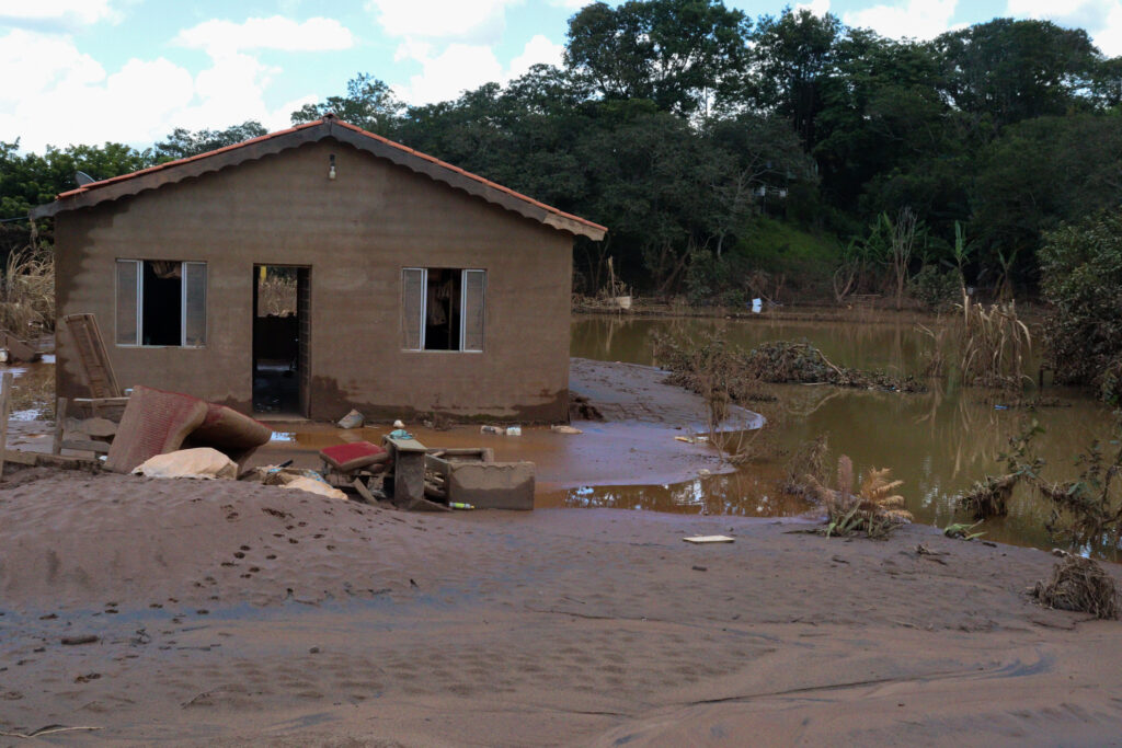 imagem mostrando o impacto das cheias do Paraopeba na Comunidade de Taquaras, no município de Esmeraldas, em 2022